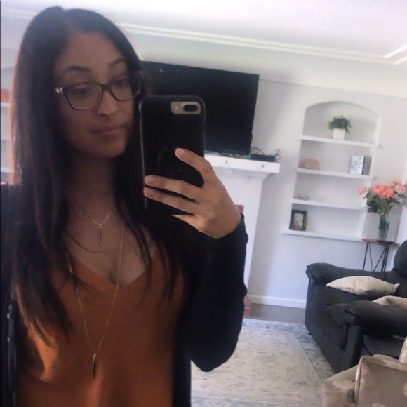 Meet your Posher, Celina - Picture 2 of 2